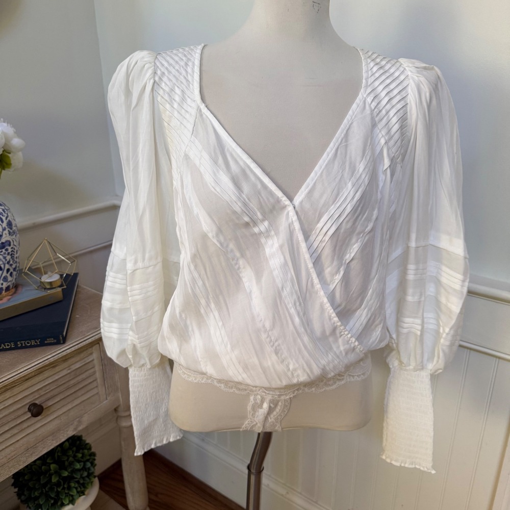 NWT Mustard Seed Womens White Pintuck Pleated Puff Sleeve Surplice Bodysuit S